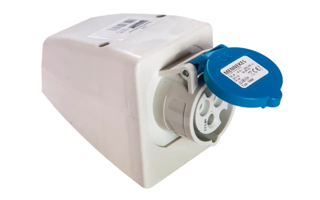 CEE Wandsteckdose zur Aufwandsinstallation