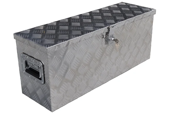 Deichselbox aus Aluminium-Riffelblech 760x235x300 mm – Schmetterlingsverschluss