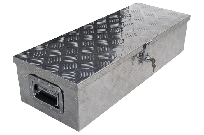 Deichselbox aus Aluminium-Riffelblech 800x300x190 mm – Schmetterlingsverschluss