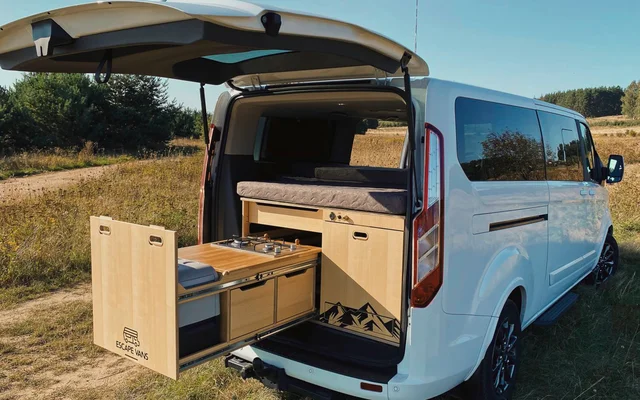 Escape Vans Tour Box L