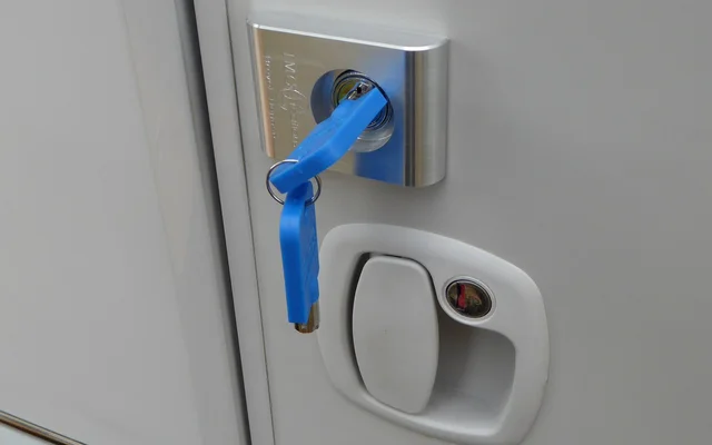 IMC-Creations Schloss für Mercedes Sprinter Profil-Vordertürschlössern + Zellentür + integrierte Stauraumtüren