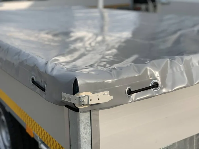 Maßgeschneiderter Flachbogen für Eduard Anhänger 256×150 cm