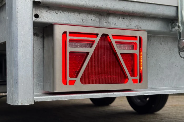 Schutzgitter Multiled 4 – 253x141x63,7 mm – mit freiem Dreieck – Edelstahlmaterial