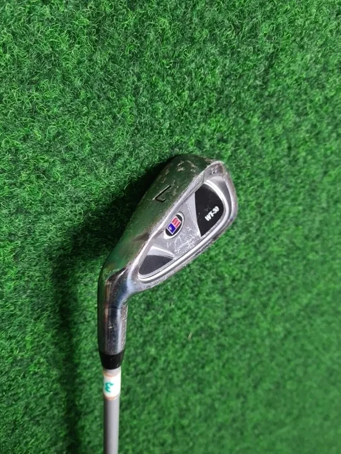 USKG WT-30 7-Eisen – Kinder (Graphit, 22,5 Zoll, Linkshändig, 38°, Junior Flex)