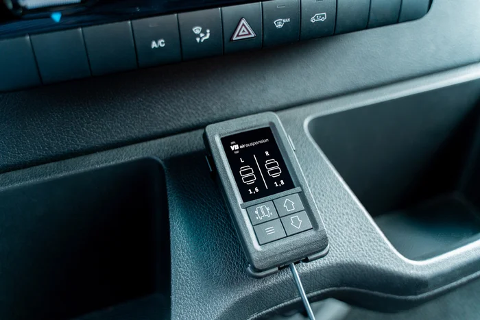 VB-SemiAir – 2-Kreis-Zusatzluftfeder Komfort-Set mit Digitaler Bedieneinheit