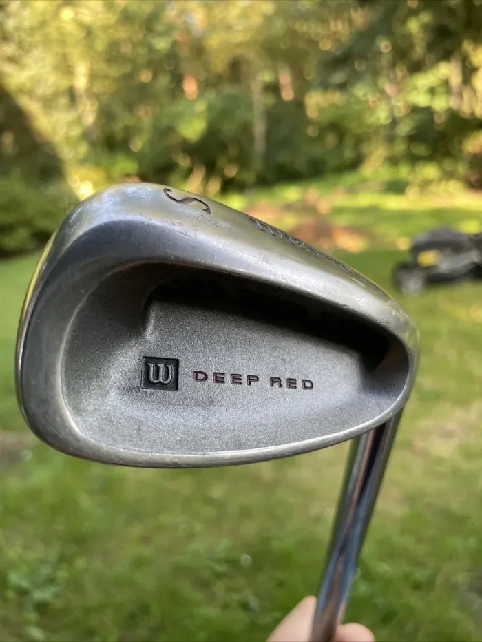WILSON Deep Red Sand Wedge – Herren (Stahl, 35,5 Zoll, Rechtshändig)