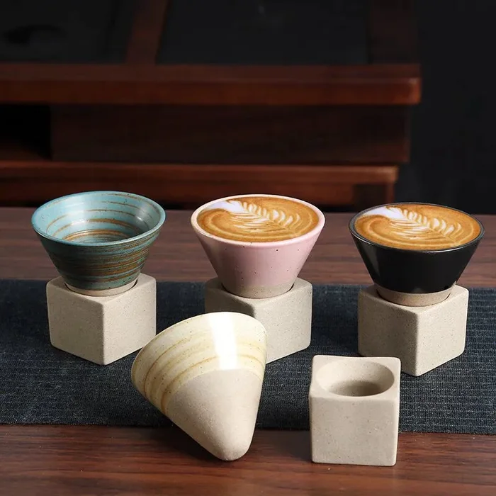 ZenCraft Triangulum – Retro Japanische kegelförmige Keramik-Tee- und Kaffeetasse